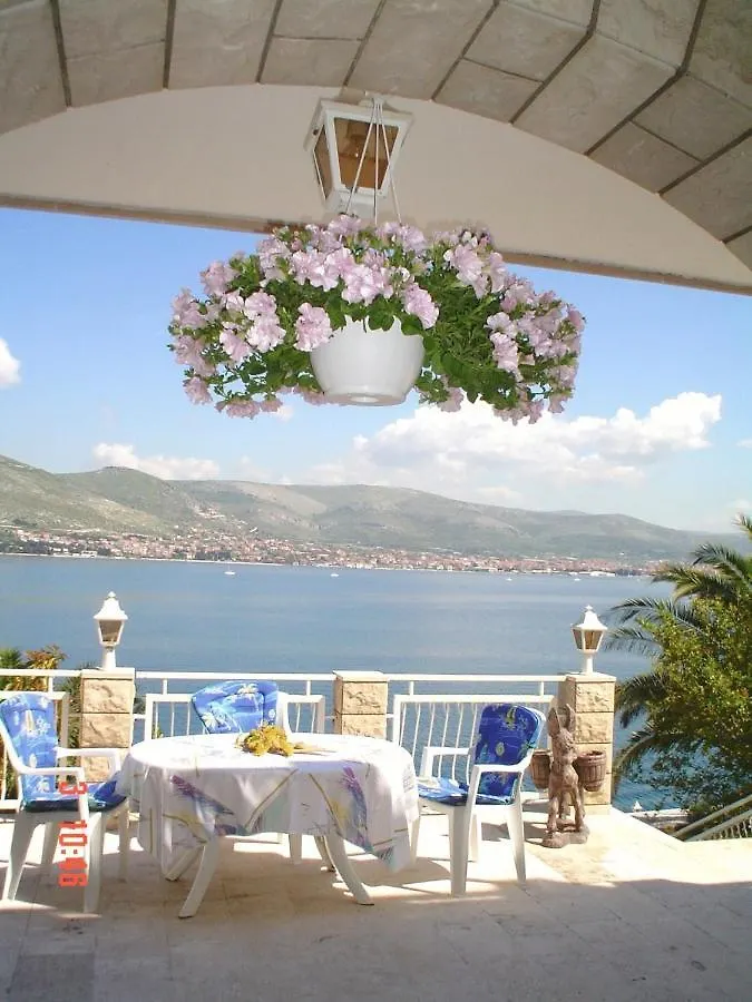 Villa Corona Donji Okrug  Hotel Donji Okrug (Ciovo)