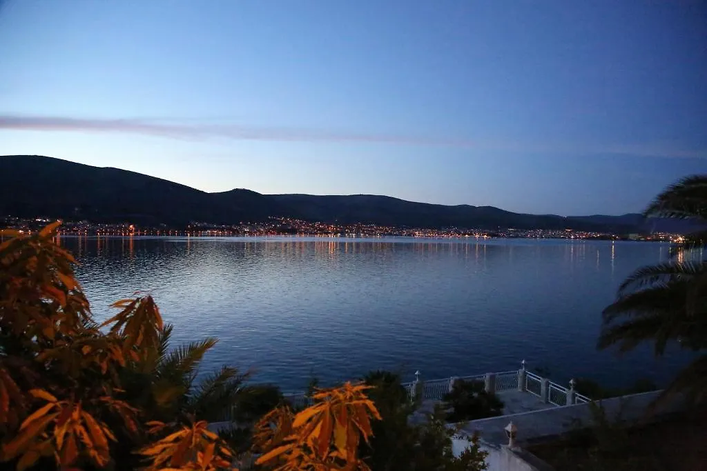 Villa Corona Donji Okrug  Hotel Donji Okrug (Ciovo)